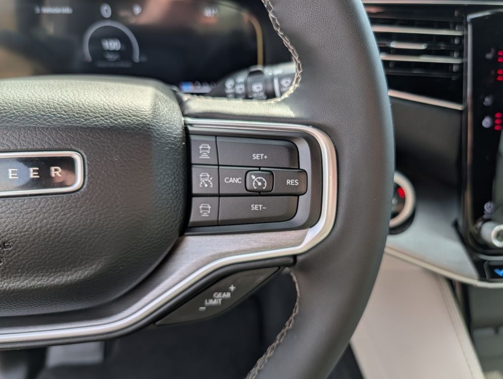 2025 Jeep Wagoneer Base