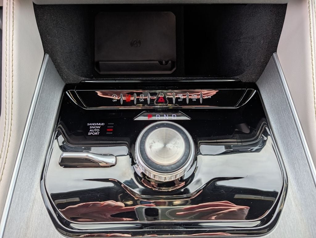 2025 Jeep Wagoneer Base