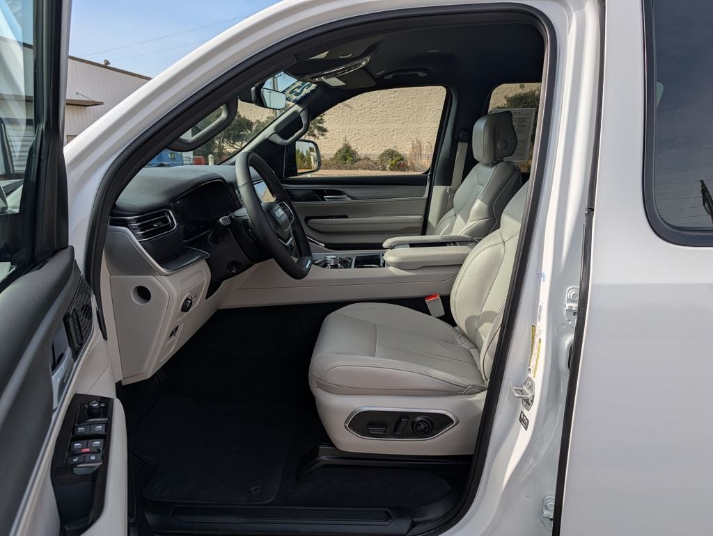 2025 Jeep Wagoneer Base