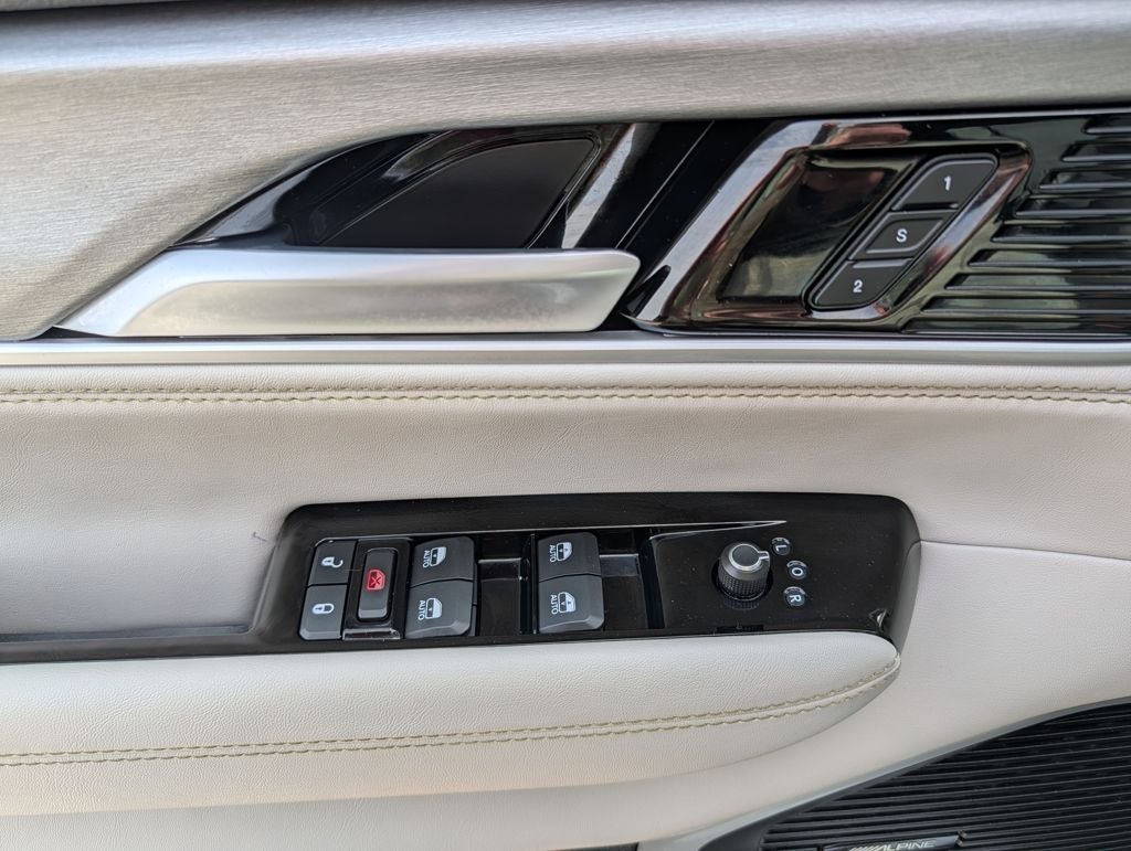 2025 Jeep Wagoneer Base