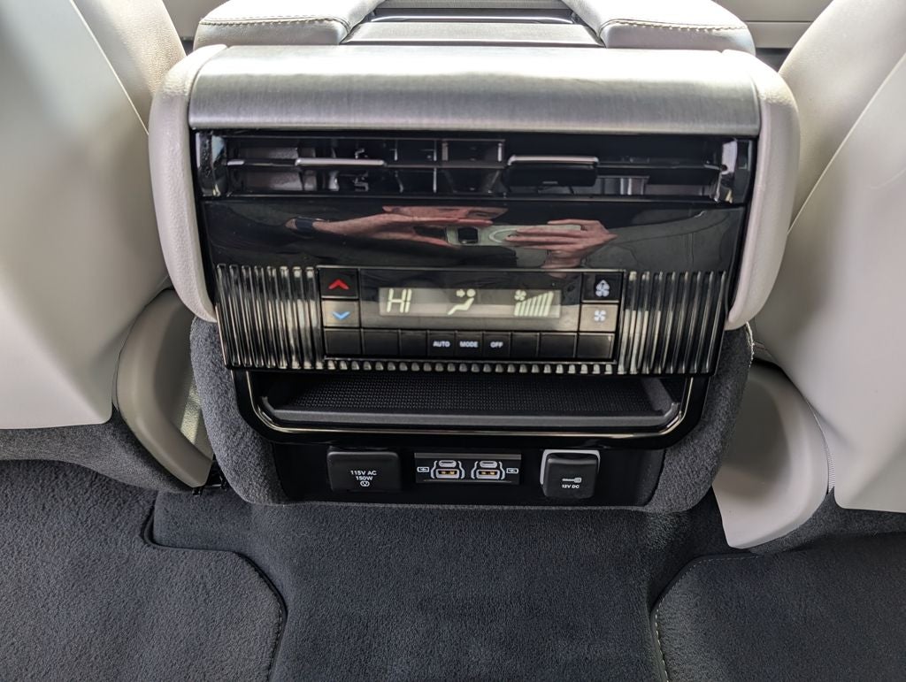 2025 Jeep Wagoneer Base