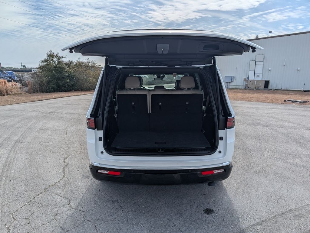 2025 Jeep Wagoneer Base