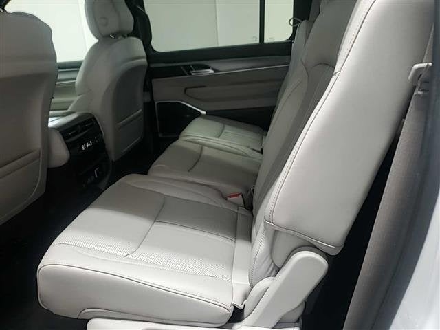 2025 Jeep Wagoneer Base