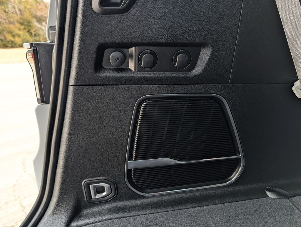 2025 Jeep Wagoneer Base