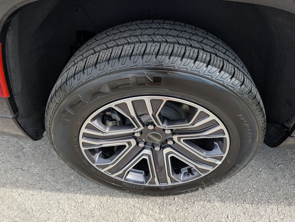 2025 Jeep Wagoneer Base