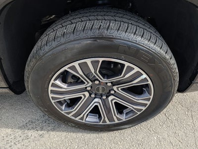 2025 Jeep Wagoneer Base