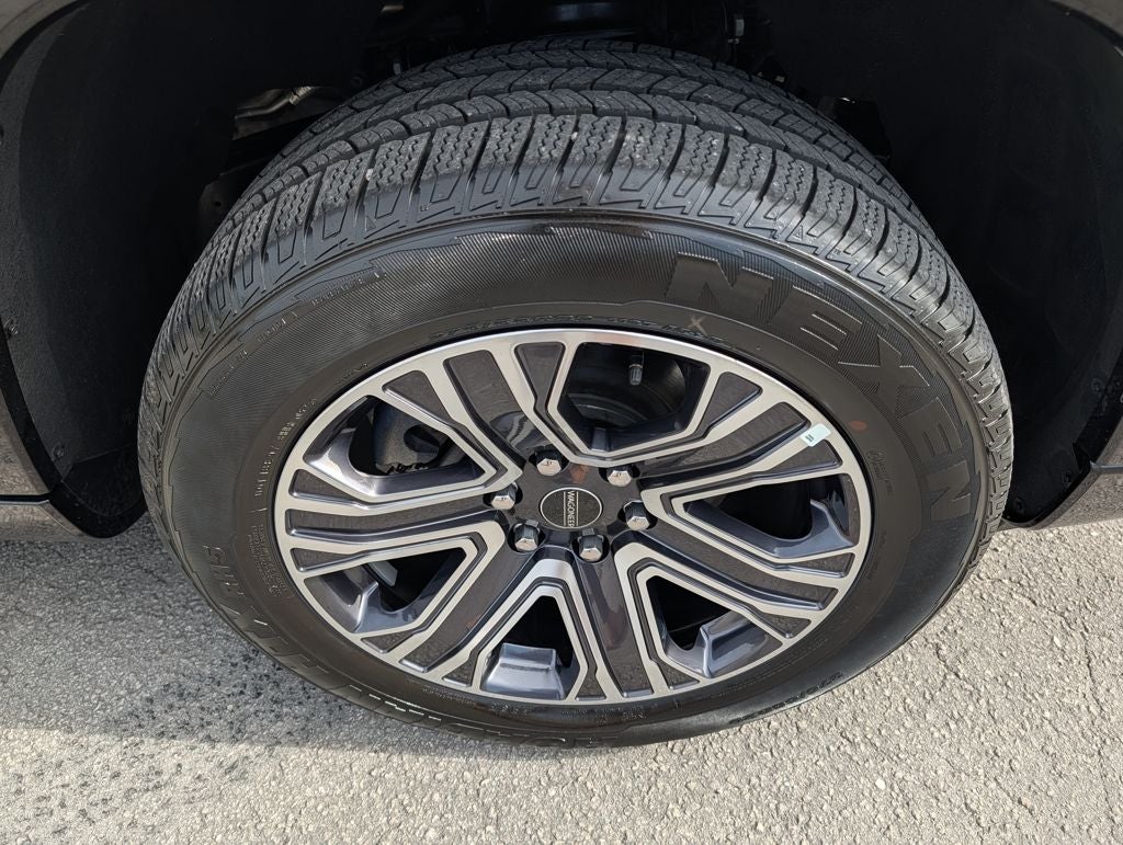 2025 Jeep Wagoneer Base