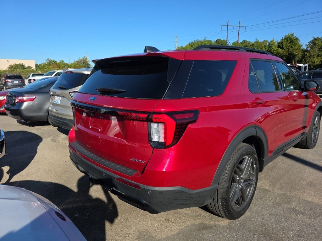2025 Ford Explorer ST-Line