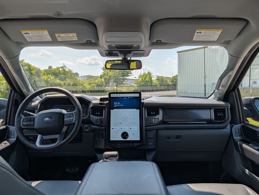 2025 Ford F-150 Lightning Flash