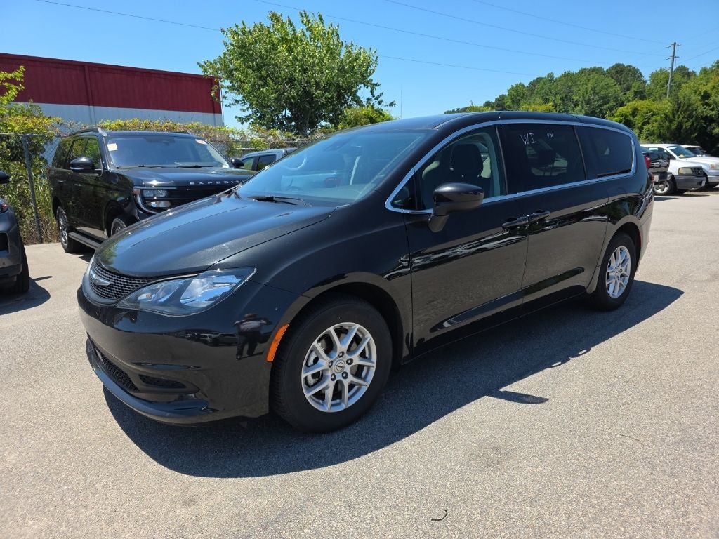 2023 Chrysler Voyager LX
