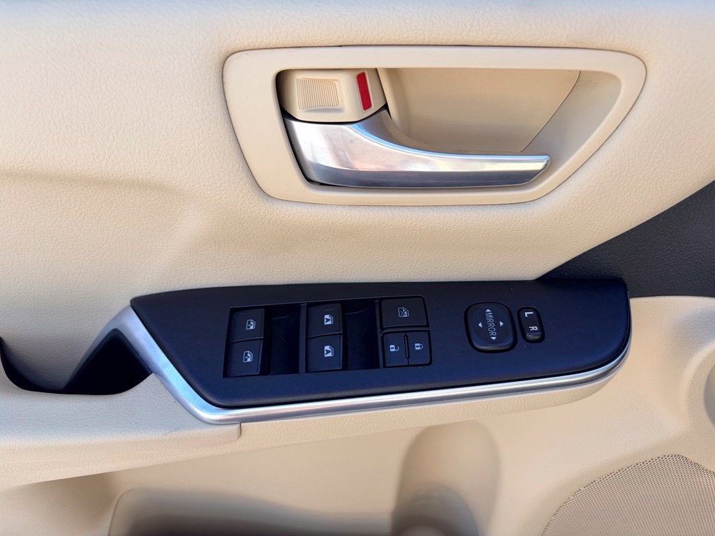2017 Toyota Camry Hybrid LE