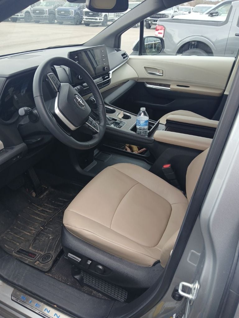 2024 Toyota Sienna XLE