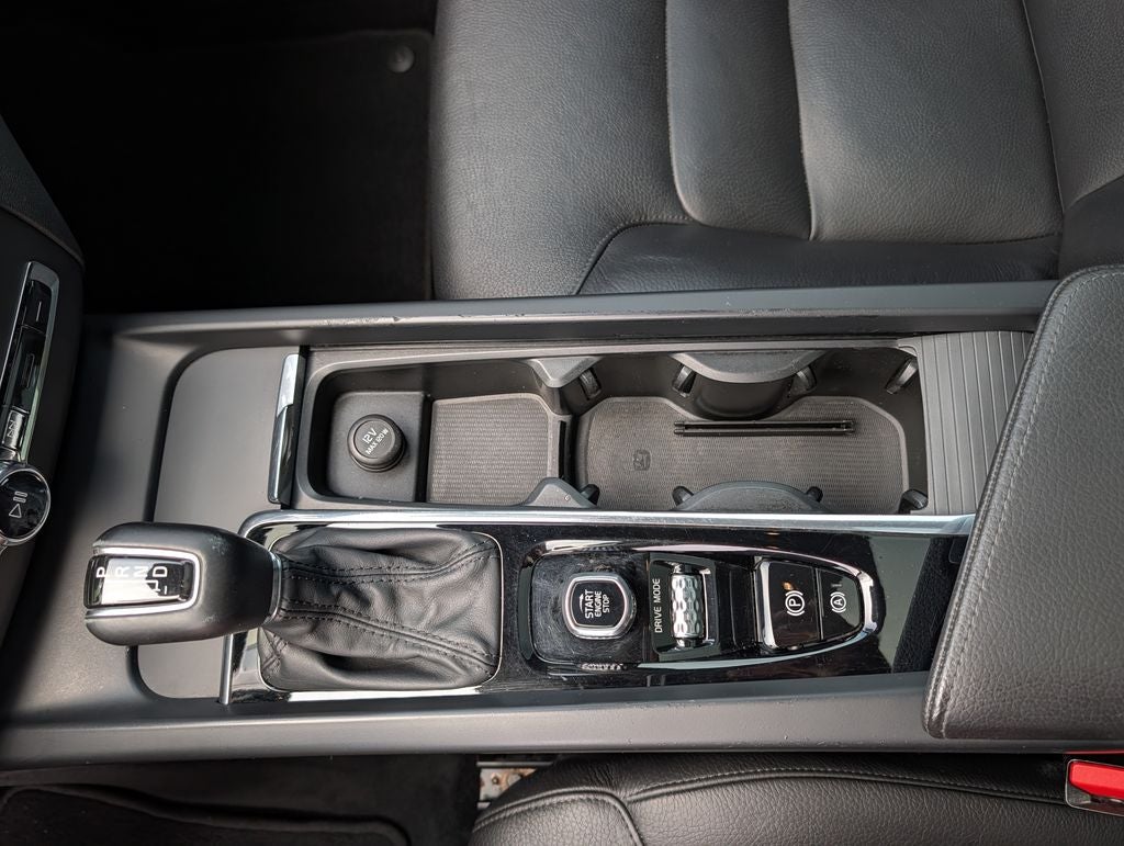 2020 Volvo XC60 T6 Momentum