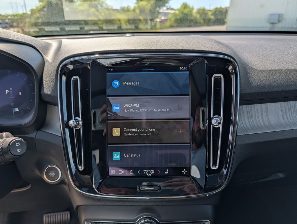 2025 Volvo XC40 B5 Plus Bright Theme