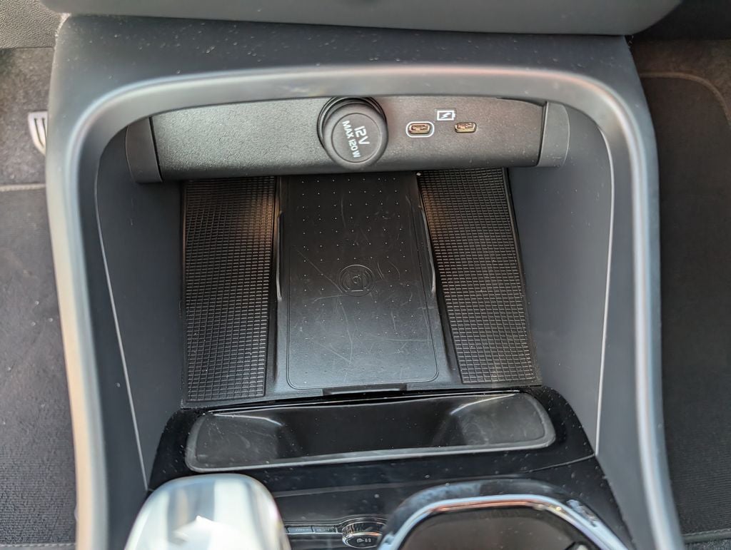 2025 Volvo XC40 B5 Plus Bright Theme