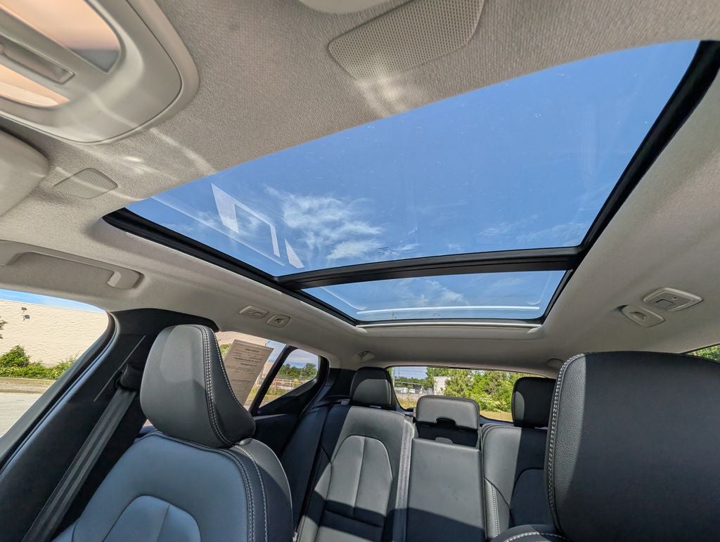 2025 Volvo XC40 B5 Plus Bright Theme