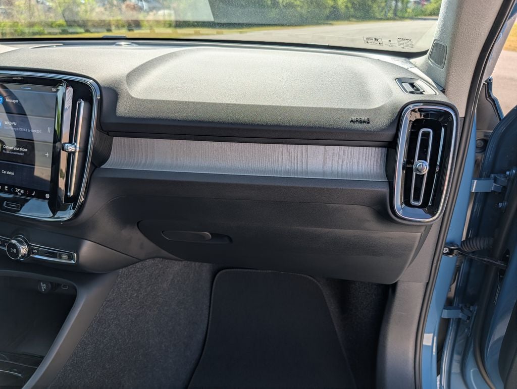 2025 Volvo XC40 B5 Plus Bright Theme