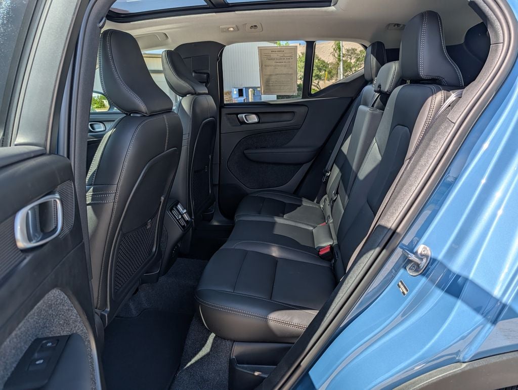 2025 Volvo XC40 B5 Plus Bright Theme