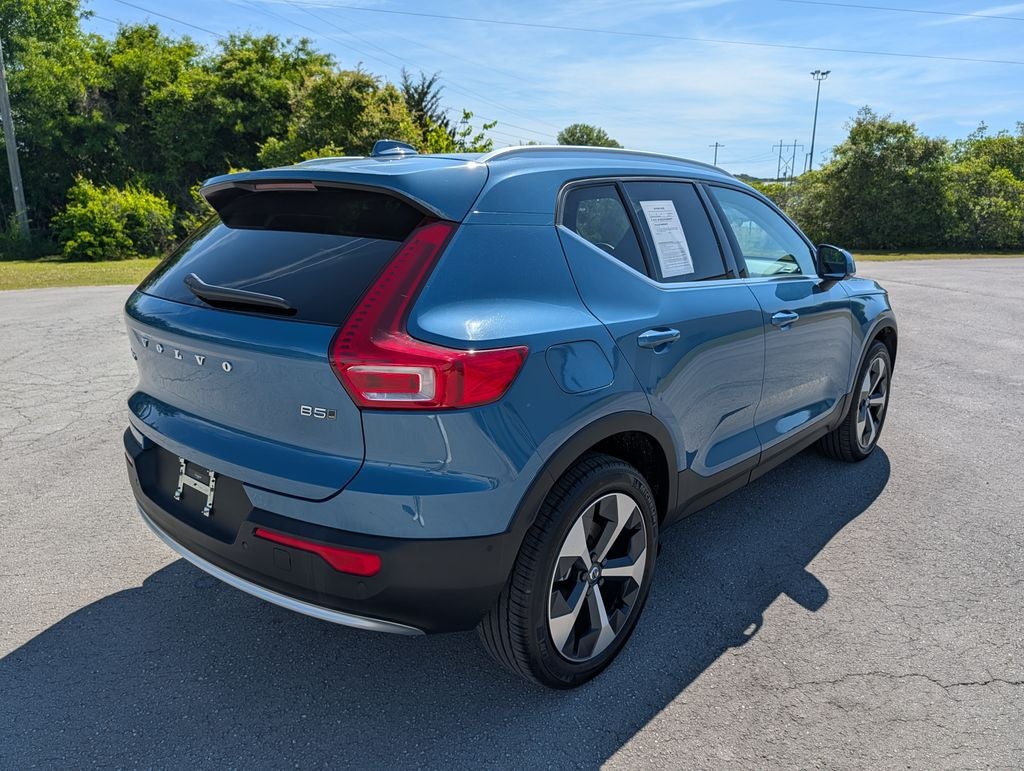 2025 Volvo XC40 B5 Plus Bright Theme