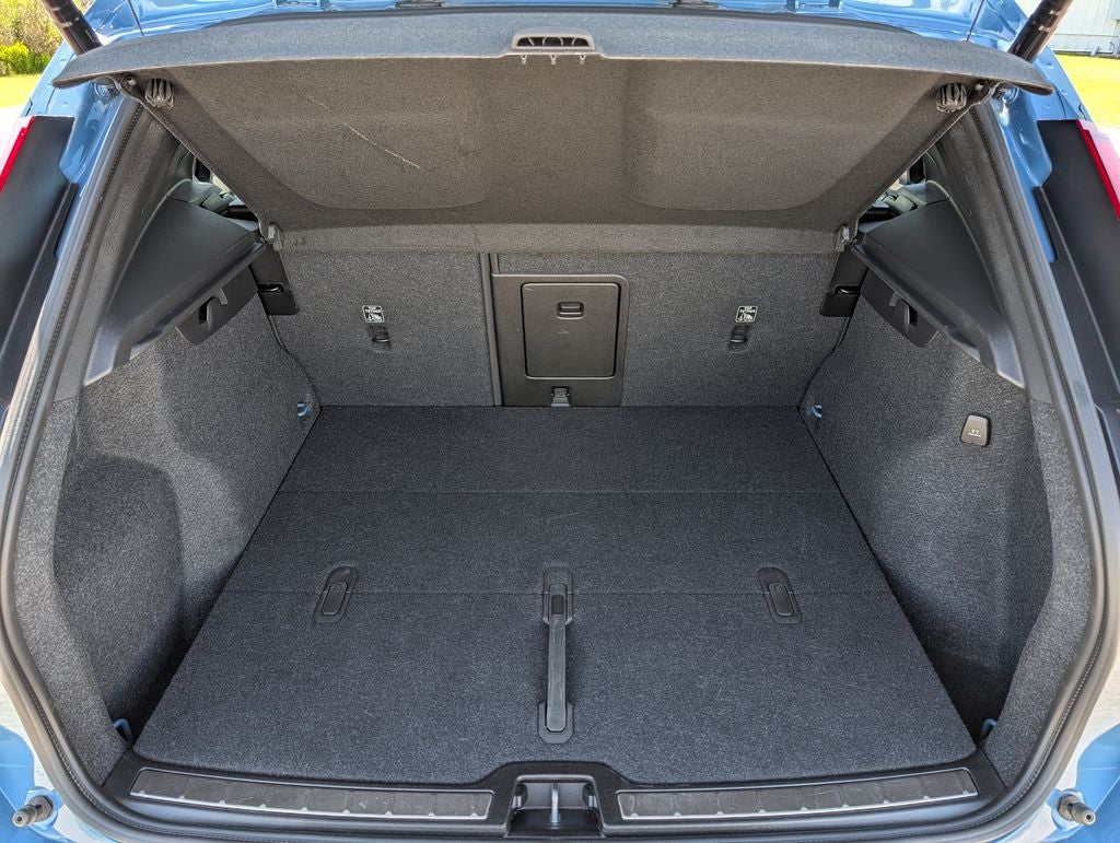 2025 Volvo XC40 B5 Plus Bright Theme