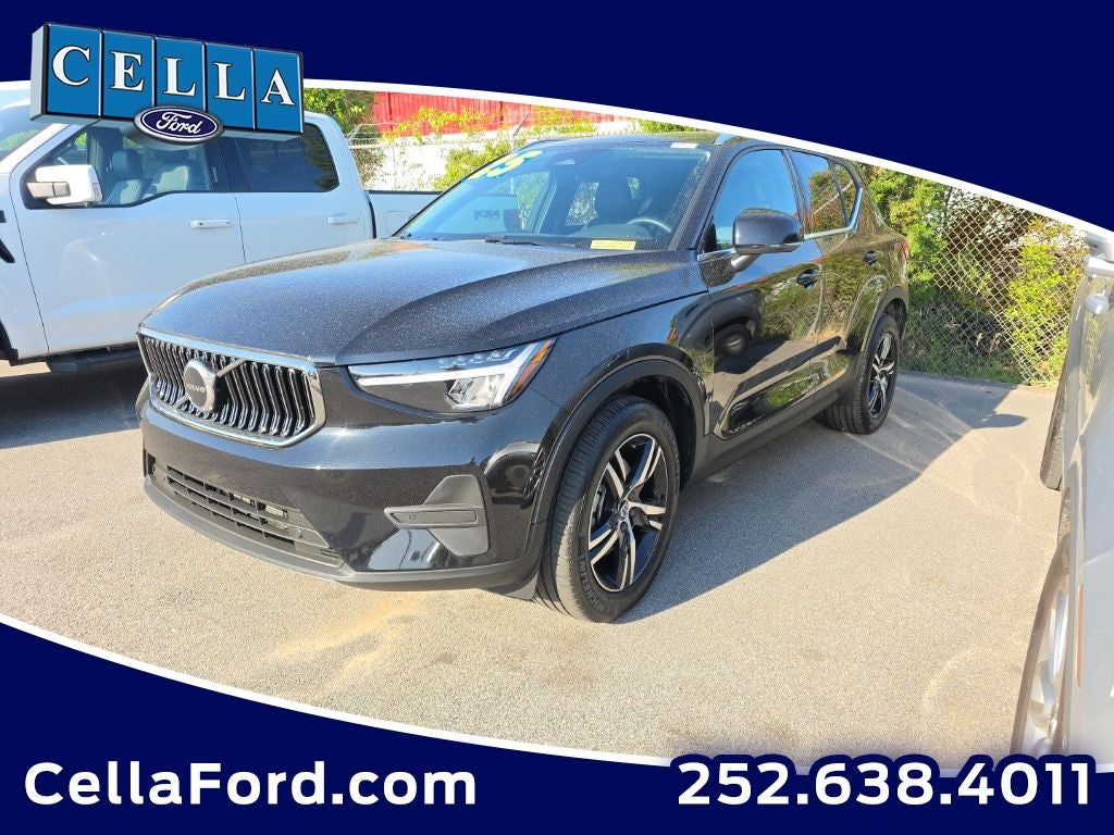 2025 Volvo XC40 B5 Core